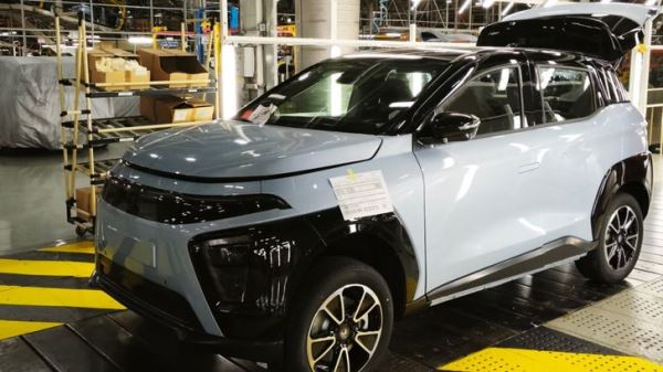 Российский ответ Tesla сделал шаг вперед: первый электромобиль &laquo;Атом&raquo; сошел с конвейера в Москве