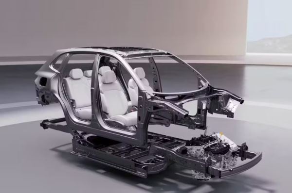 Стал известен список комплектаций нового гибрида Geely EX5 EM-i