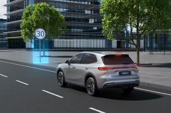 Стала известна стоимость на гибрид Geely EX5 EM-i для России