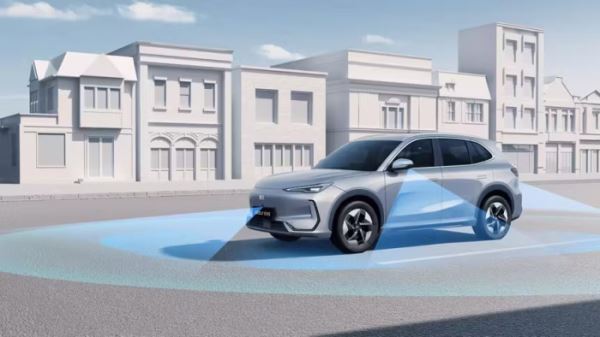 Первый подключаемый гибридный кроссовер Geely EX5 EM-I презентован в России