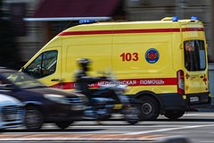 В российском городе рабочий провалился в школьный холл вместе с потолком