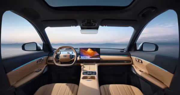 Первый подключаемый гибридный кроссовер Geely EX5 EM-I презентован в России