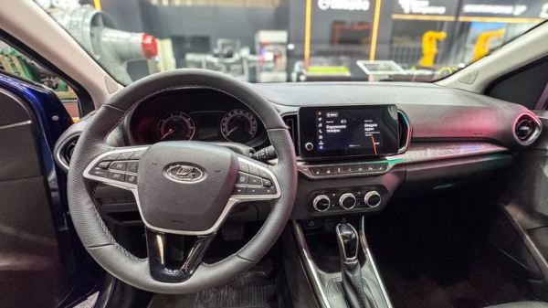 АвтоВАЗ рассказал, чем Lada Iskra отличается от Vesta: выделены три оригинальных решения