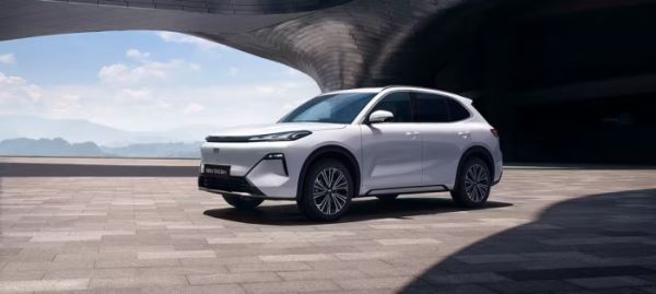 Стала известна стоимость на гибрид Geely EX5 EM-i для России