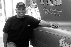 Гонщик разбился на скорости более 450 километров в час