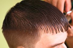 В России вернулась мода на прическу со «штрихкодом»