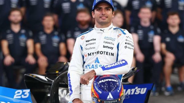 Карлос Сайнс: Не испытываю удовлетворения от проблем Хэмилтона в Ferrari