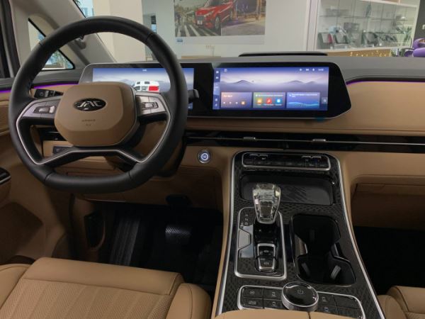 JAC RF8: ПРЕМЬЕРА СЕМЕЙНОГО МИНИВЭНА НОВОГО ПОКОЛЕНИЯ В РОССИИ