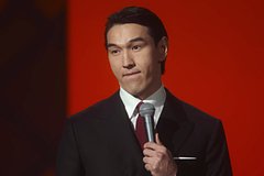 Отмену концерта комика Нурлана Сабурова связали с шутками про россиян