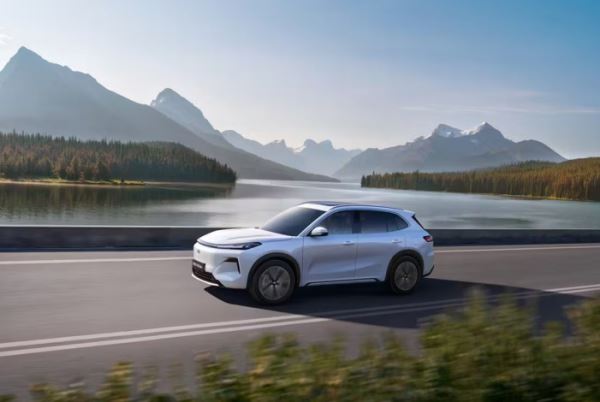 Старт продаж нового гибридного кроссовера Geely EX5 EM-i