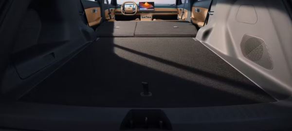 Старт продаж нового гибридного кроссовера Geely EX5 EM-i